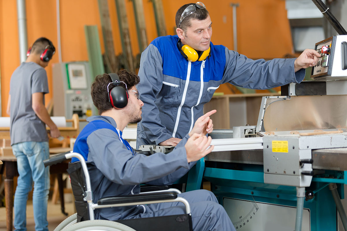 Formation d'un travailleur handicapé en ESAT.